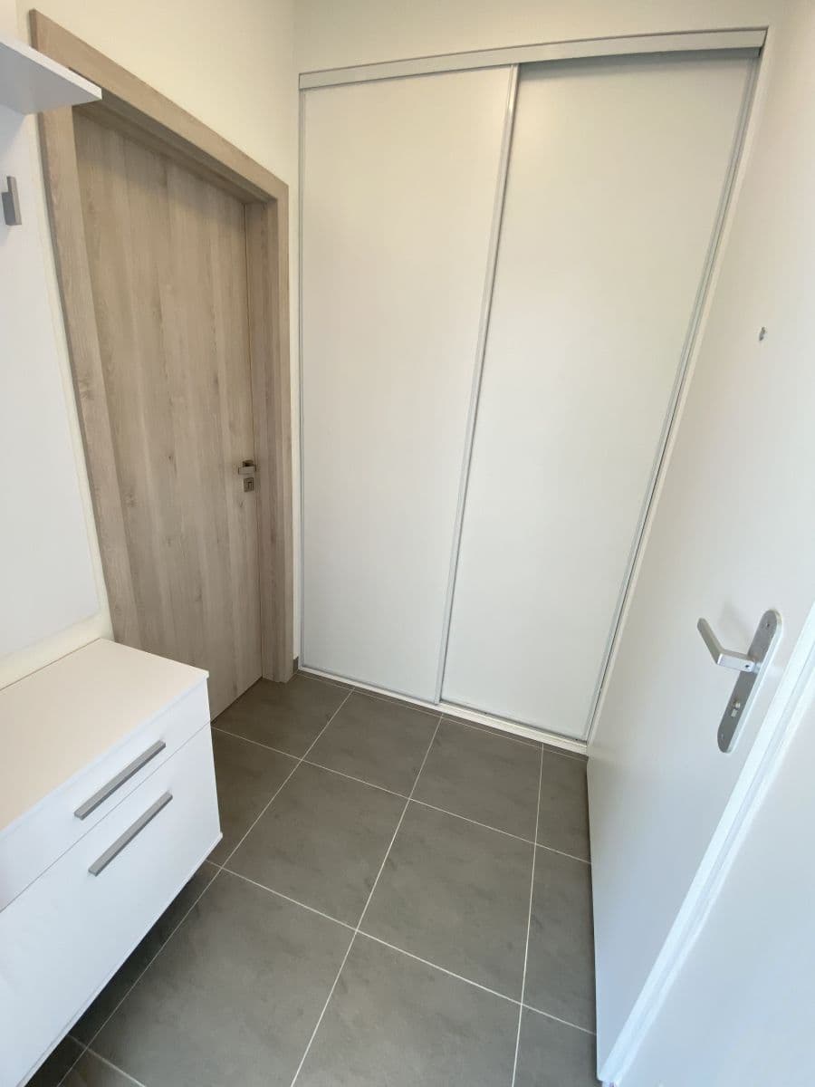 Prenájom bytu 1-izbový 34 m², Žitavská, Jihlava, Kraj Vysočina Prenájom bytu 1-izbový 34 m², Žitavská, Jihlava, Kraj Vysočina