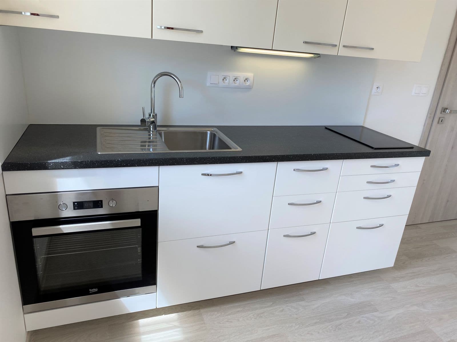Prenájom bytu 1-izbový 34 m², Žitavská, Jihlava, Kraj Vysočina Prenájom bytu 1-izbový 34 m², Žitavská, Jihlava, Kraj Vysočina