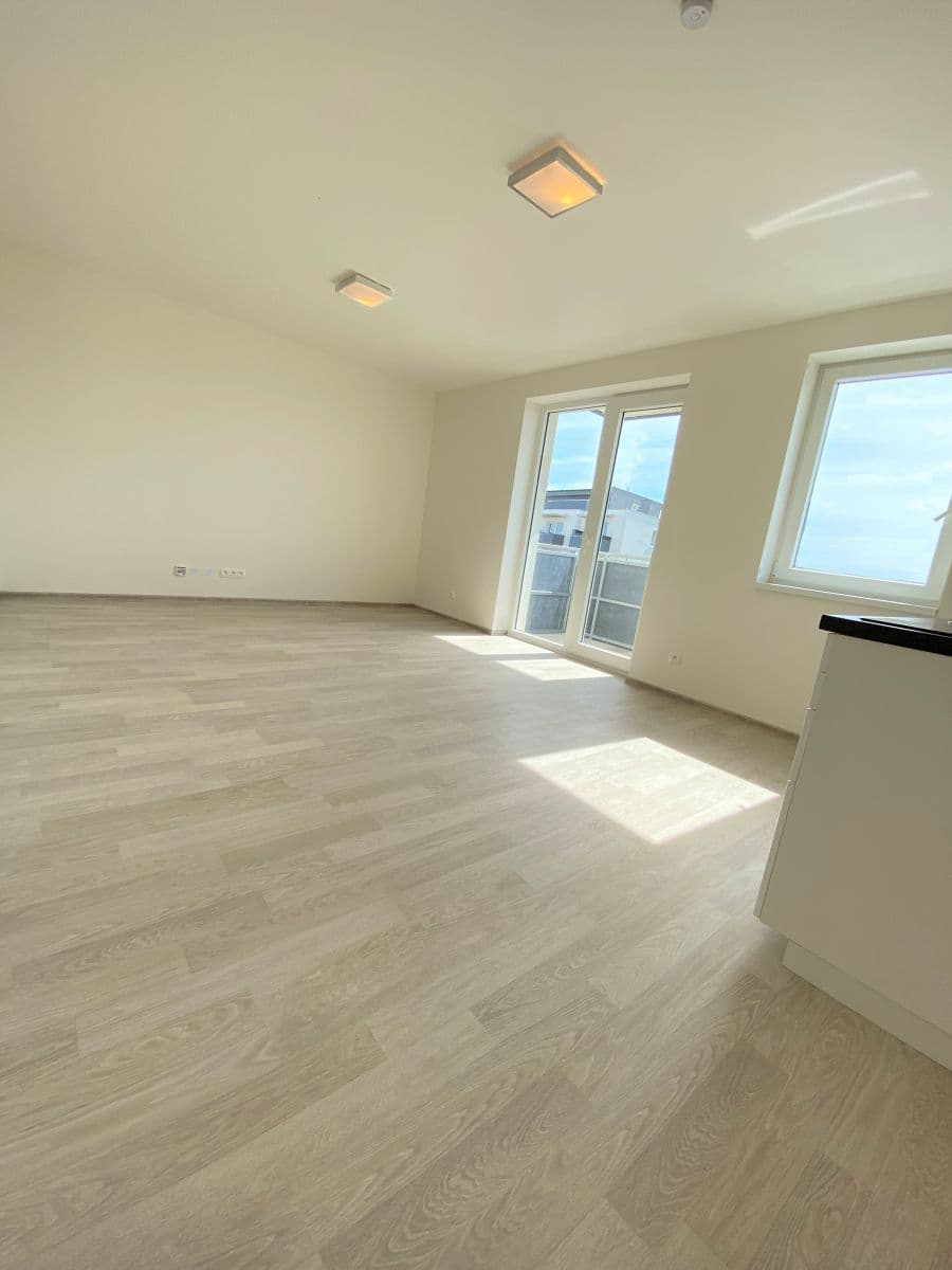 Prenájom bytu 1-izbový 34 m², Žitavská, Jihlava, Kraj Vysočina Prenájom bytu 1-izbový 34 m², Žitavská, Jihlava, Kraj Vysočina