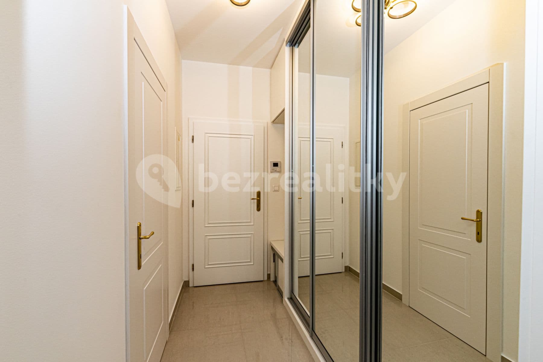 Prenájom bytu 1-izbový 30 m², Záhřebská, Praha, Praha Prenájom bytu 1-izbový 30 m², Záhřebská, Praha, Praha