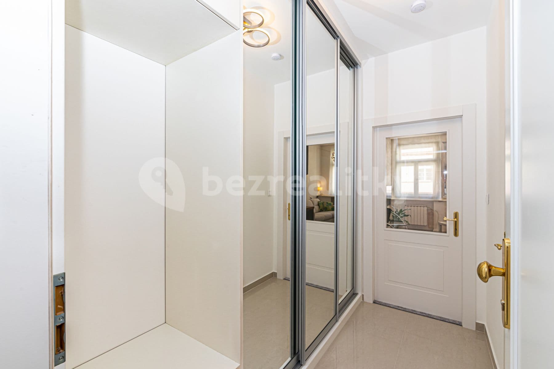 Prenájom bytu 1-izbový 30 m², Záhřebská, Praha, Praha Prenájom bytu 1-izbový 30 m², Záhřebská, Praha, Praha