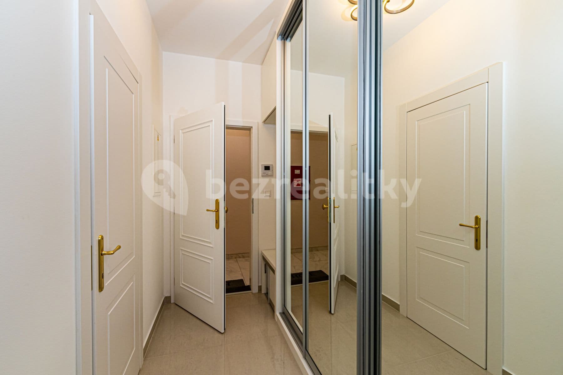 Prenájom bytu 1-izbový 30 m², Záhřebská, Praha, Praha Prenájom bytu 1-izbový 30 m², Záhřebská, Praha, Praha