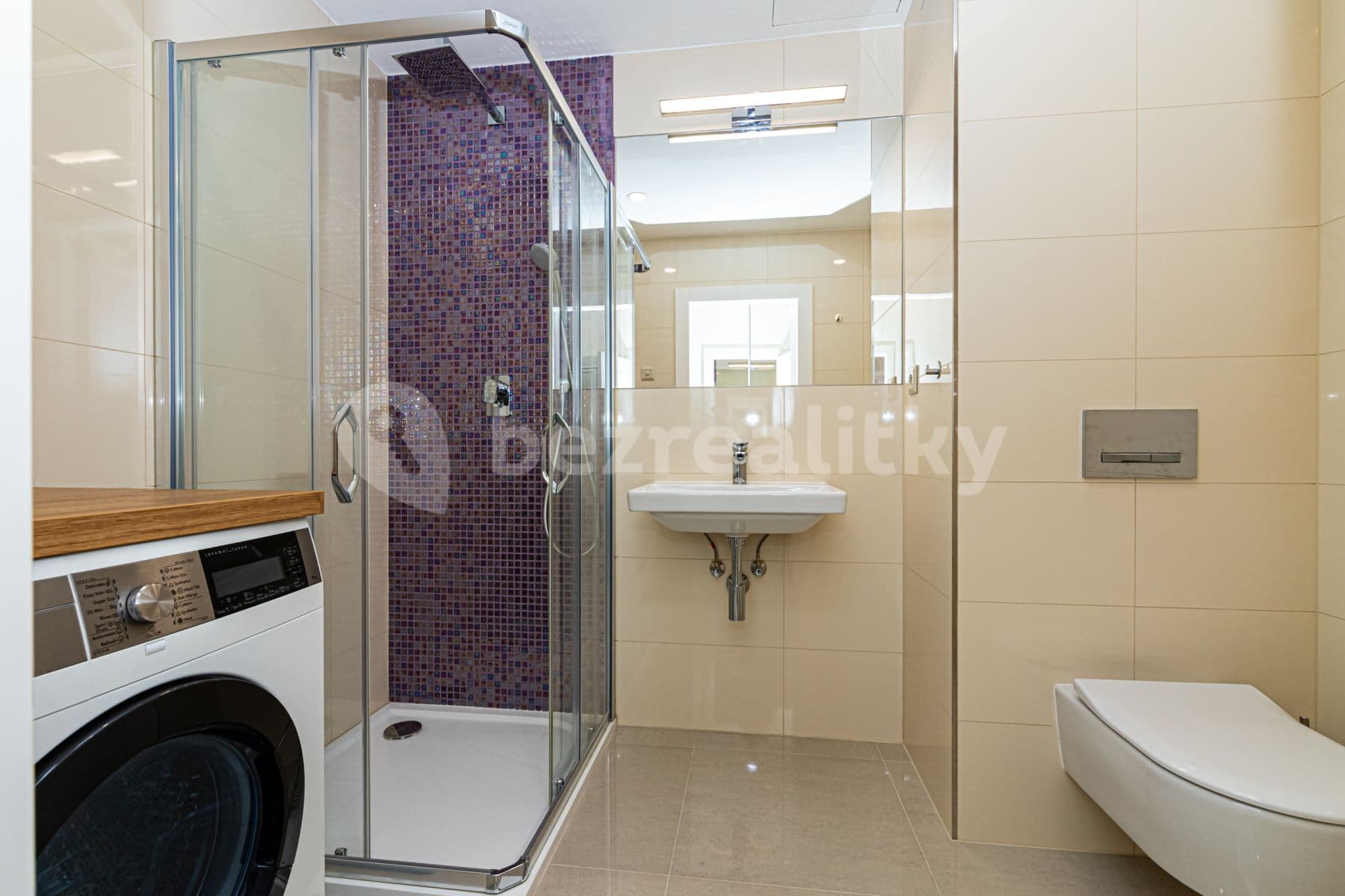 Prenájom bytu 1-izbový 30 m², Záhřebská, Praha, Praha Prenájom bytu 1-izbový 30 m², Záhřebská, Praha, Praha