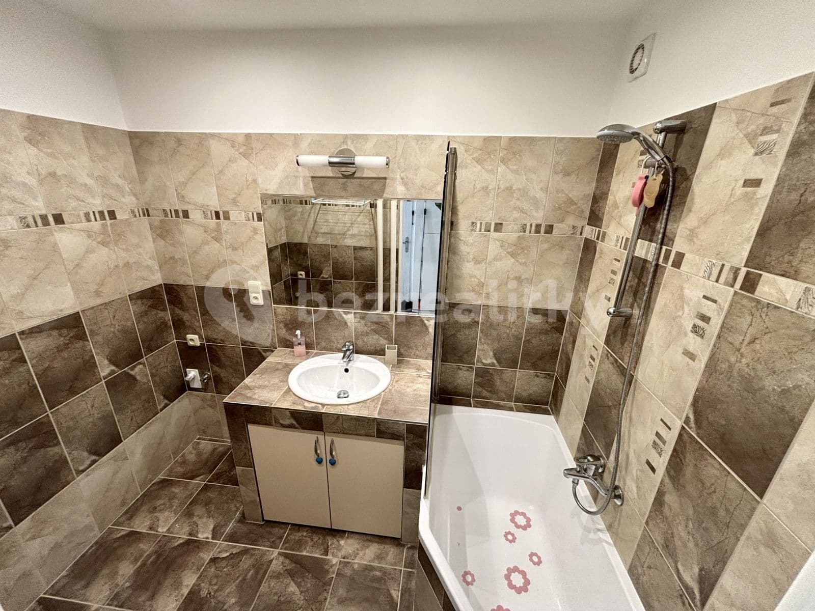 Prenájom bytu 3-izbový 64 m², Svěchyňova, Chrudim, Pardubický kraj Prenájom bytu 3-izbový 64 m², Svěchyňova, Chrudim, Pardubický kraj