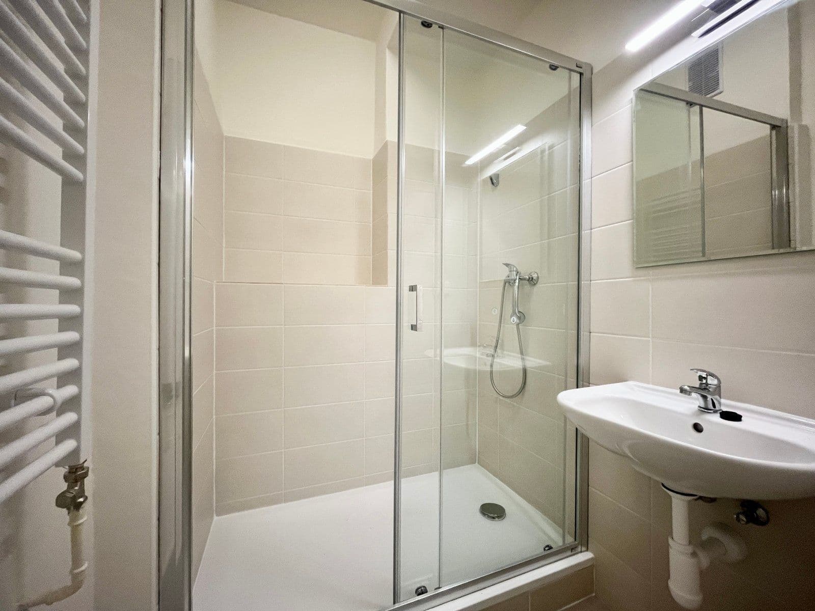 Prenájom bytu 1-izbový 35 m², Javorová, Frýdek-Místek, Moravskoslezský kraj Prenájom bytu 1-izbový 35 m², Javorová, Frýdek-Místek, Moravskoslezský kraj