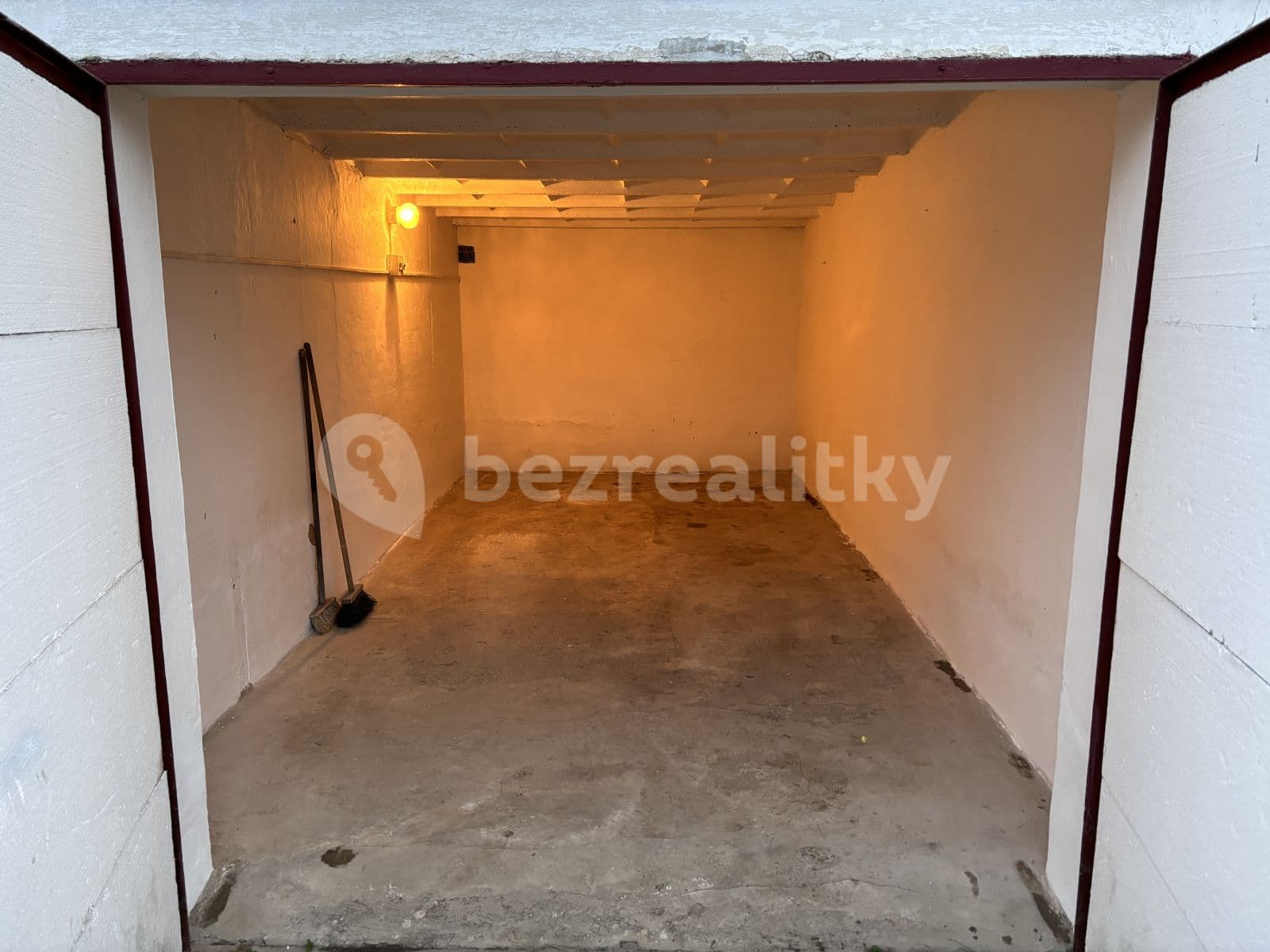 Prenájom garáže 19 m², J. Plachty, České Budějovice, Jihočeský kraj Prenájom garáže 19 m², J. Plachty, České Budějovice, Jihočeský kraj