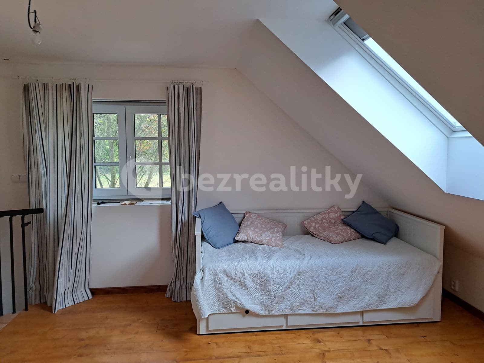 Prenájom domu 80 m², pozemok 350 m², Dubová, Mukařov, Středočeský kraj Prenájom domu 80 m², pozemok 350 m², Dubová, Mukařov, Středočeský kraj