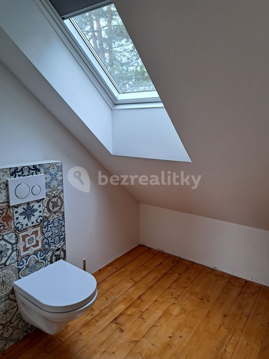 Prenájom domu 80 m², pozemok 350 m², Dubová, Mukařov, Středočeský kraj Prenájom domu 80 m², pozemok 350 m², Dubová, Mukařov, Středočeský kraj