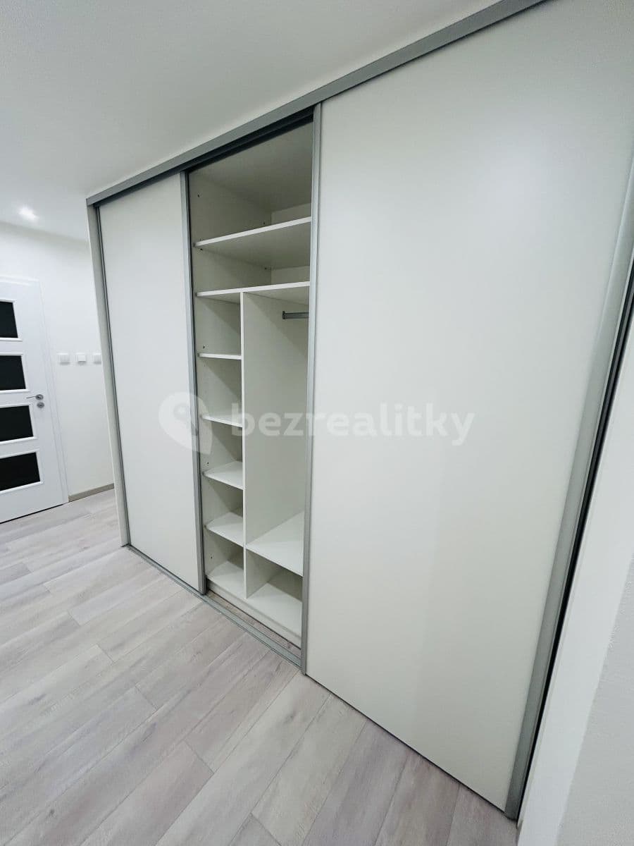 Prenájom bytu 3-izbový 68 m², Prosluněná, Praha, Praha Prenájom bytu 3-izbový 68 m², Prosluněná, Praha, Praha