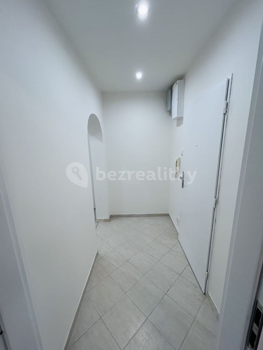 Prenájom bytu 3-izbový 68 m², Prosluněná, Praha, Praha Prenájom bytu 3-izbový 68 m², Prosluněná, Praha, Praha