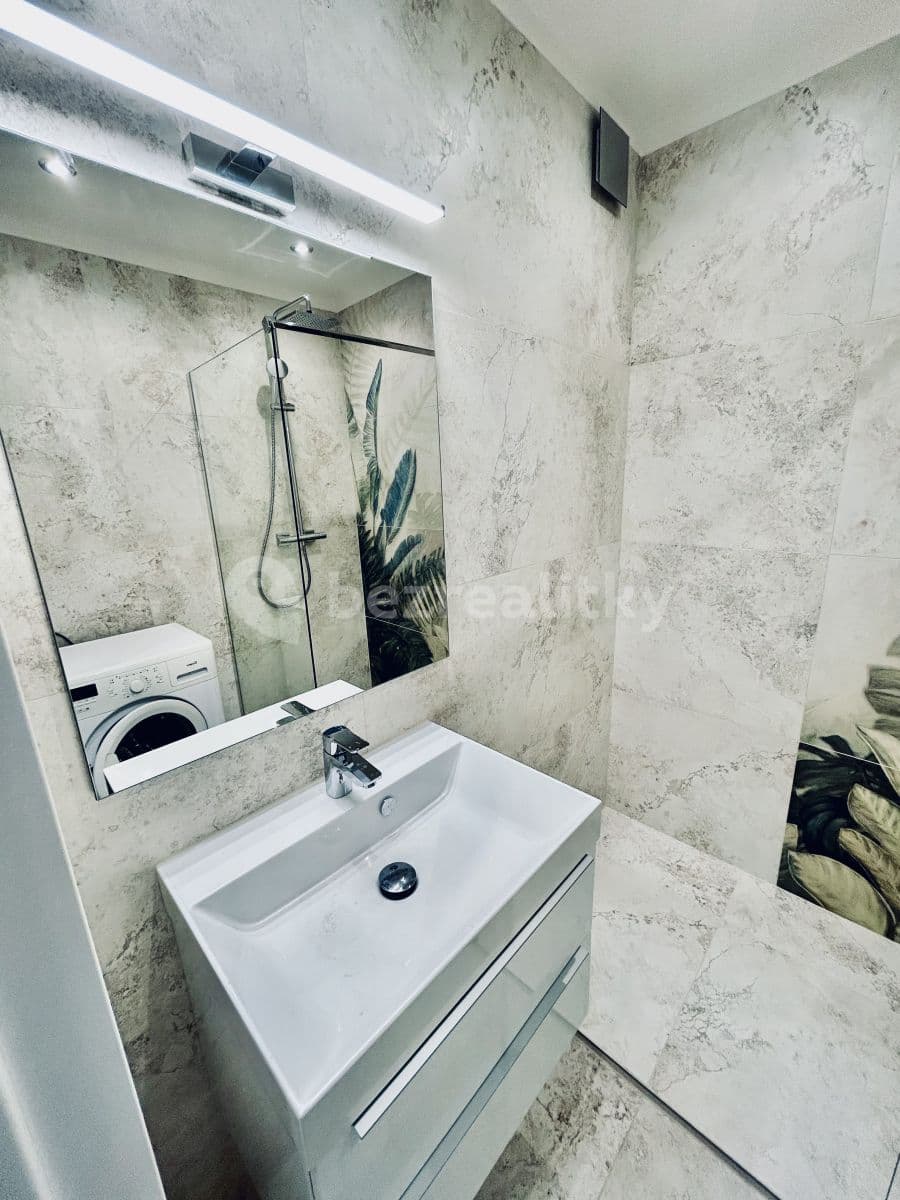 Prenájom bytu 3-izbový 68 m², Prosluněná, Praha, Praha Prenájom bytu 3-izbový 68 m², Prosluněná, Praha, Praha