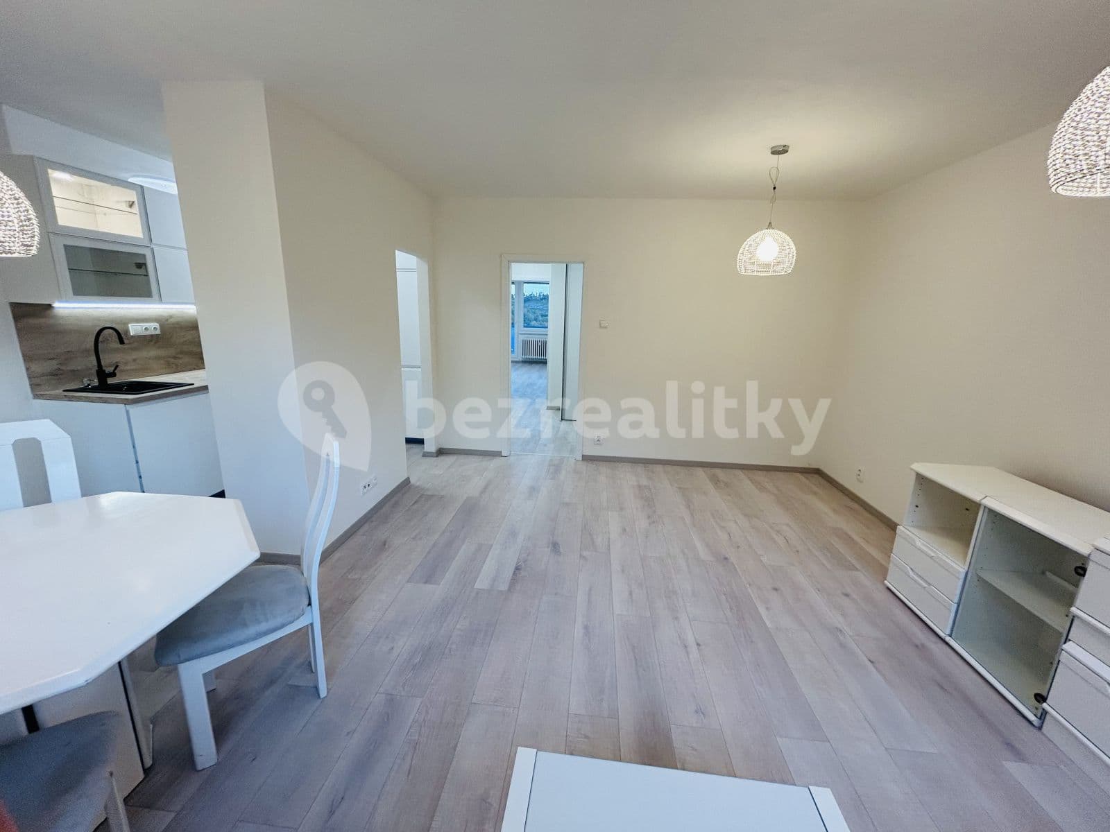 Prenájom bytu 3-izbový 68 m², Prosluněná, Praha, Praha Prenájom bytu 3-izbový 68 m², Prosluněná, Praha, Praha