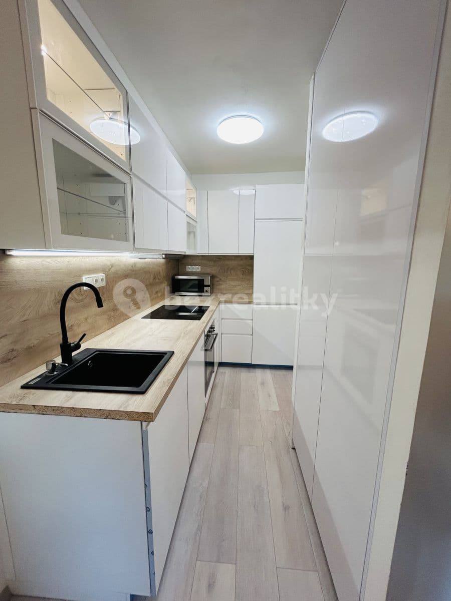 Prenájom bytu 3-izbový 68 m², Prosluněná, Praha, Praha Prenájom bytu 3-izbový 68 m², Prosluněná, Praha, Praha