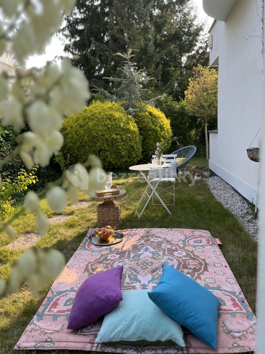 Prenájom bytu 1-izbový 24 m², Vápencová, Praha, Praha Prenájom bytu 1-izbový 24 m², Vápencová, Praha, Praha