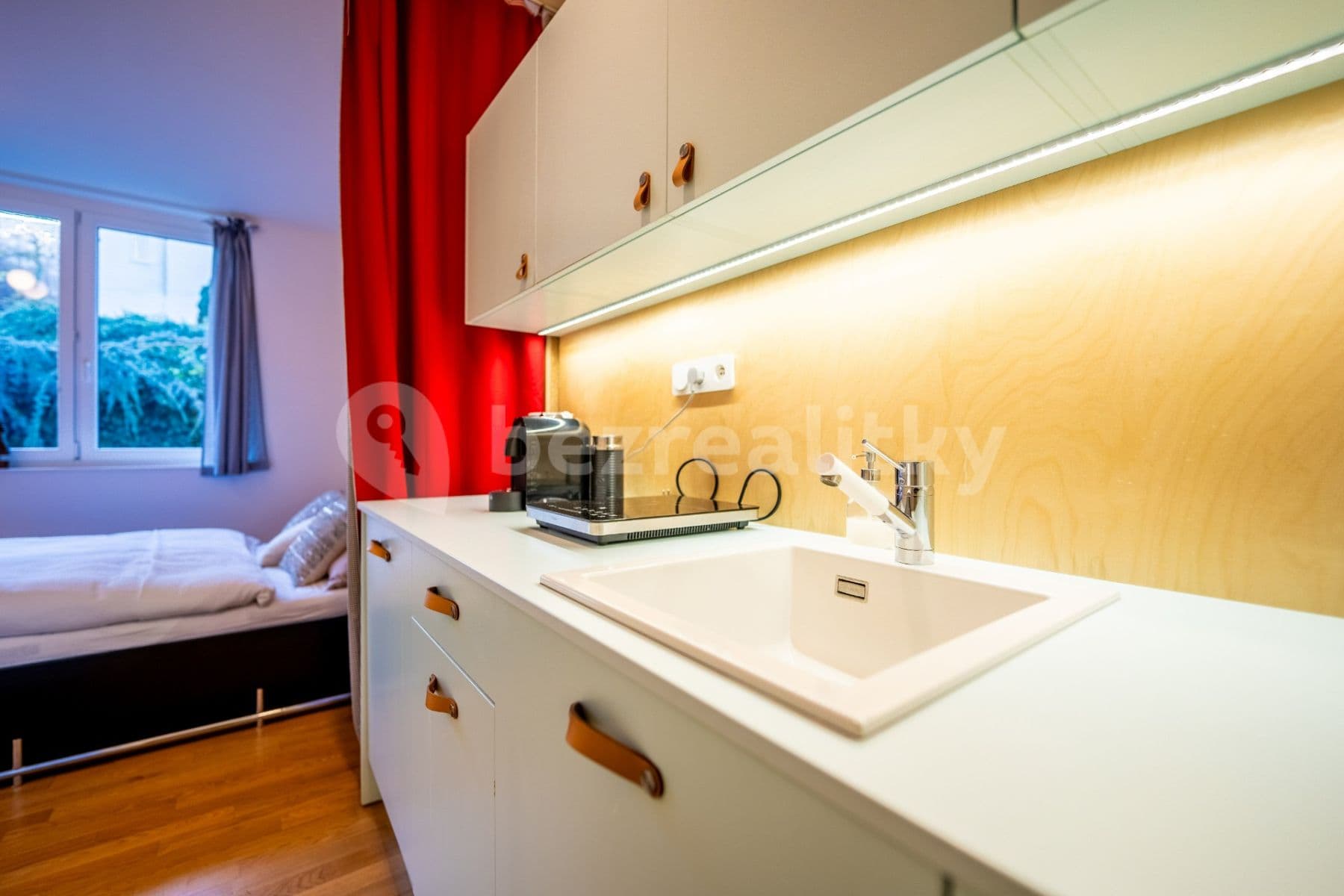 Prenájom bytu 1-izbový 24 m², Vápencová, Praha, Praha Prenájom bytu 1-izbový 24 m², Vápencová, Praha, Praha