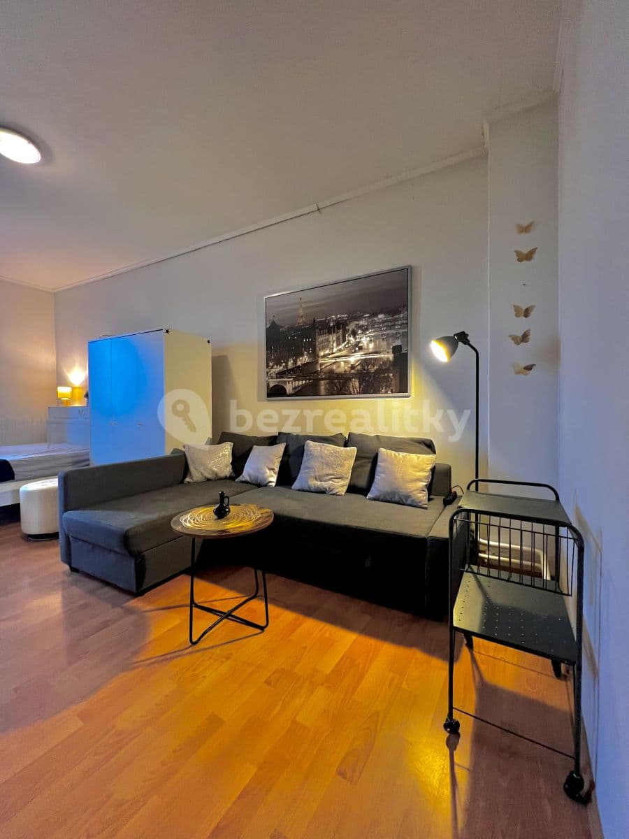 Prenájom bytu 1-izbový 50 m², Tylovo náměstí, Praha, Praha Prenájom bytu 1-izbový 50 m², Tylovo náměstí, Praha, Praha