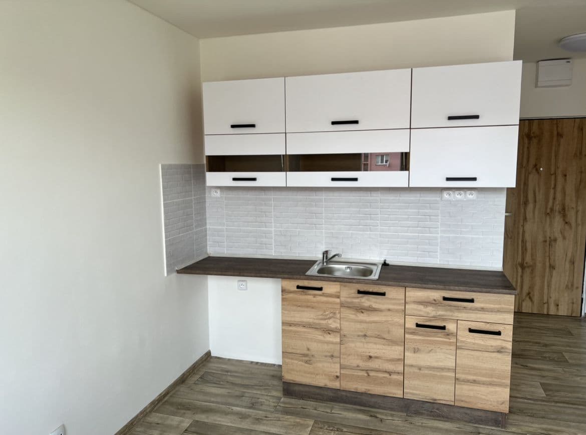 Prenájom bytu 1-izbový 21 m², Ladova, Ústí nad Labem, Ústecký kraj Prenájom bytu 1-izbový 21 m², Ladova, Ústí nad Labem, Ústecký kraj