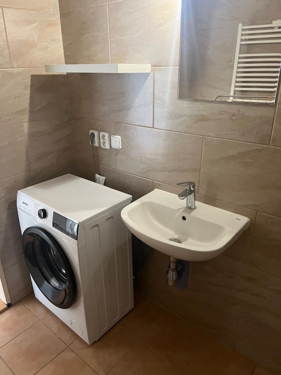 Prenájom bytu 1-izbový 34 m², Sluneční náměstí, Praha, Praha Prenájom bytu 1-izbový 34 m², Sluneční náměstí, Praha, Praha