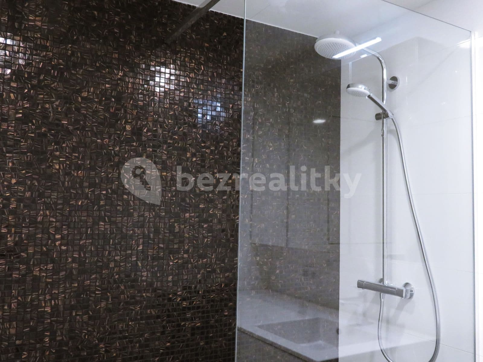 Prenájom bytu 1-izbový 42 m², Mukařovského, Praha, Praha Prenájom bytu 1-izbový 42 m², Mukařovského, Praha, Praha