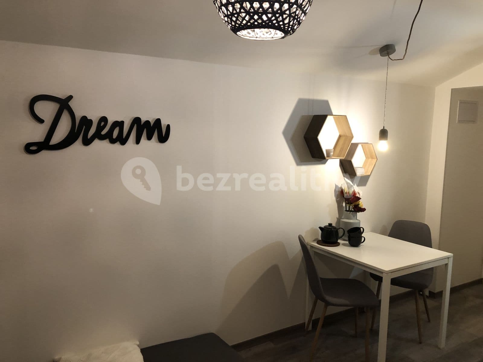 Prenájom bytu 1-izbový 16 m², Umělecká, Praha, Praha Prenájom bytu 1-izbový 16 m², Umělecká, Praha, Praha