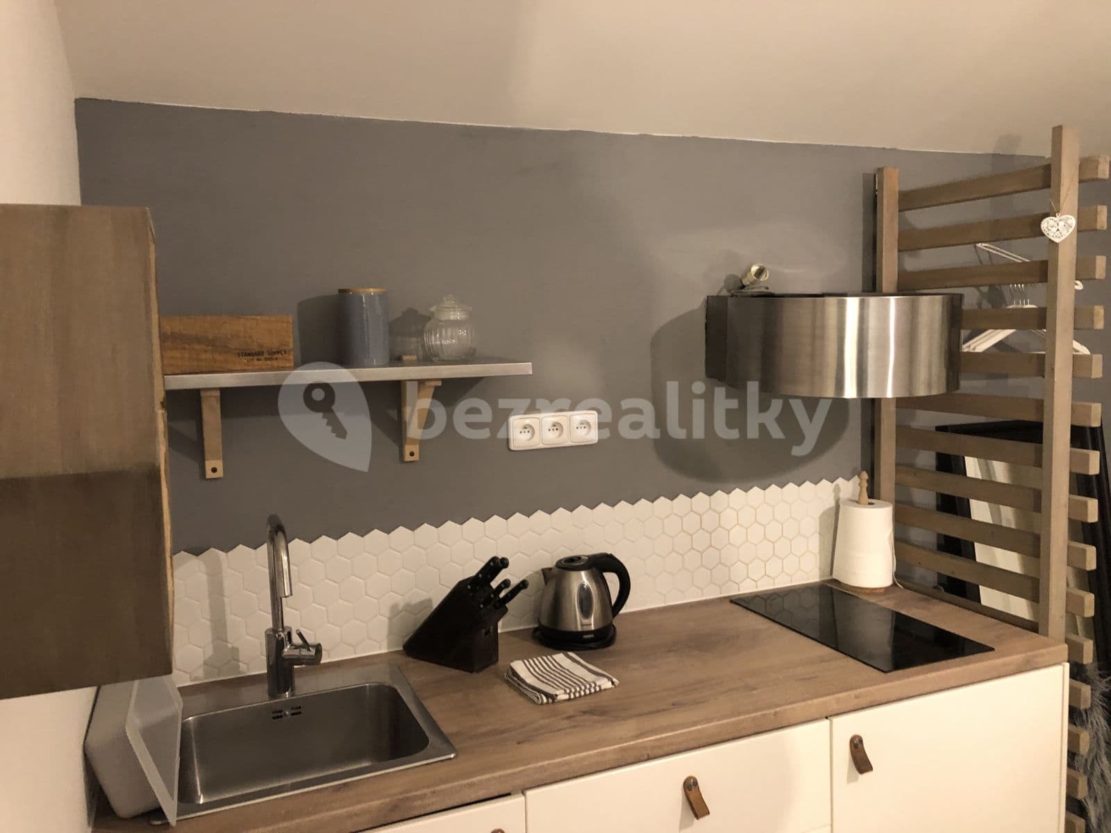 Prenájom bytu 1-izbový 16 m², Umělecká, Praha, Praha Prenájom bytu 1-izbový 16 m², Umělecká, Praha, Praha