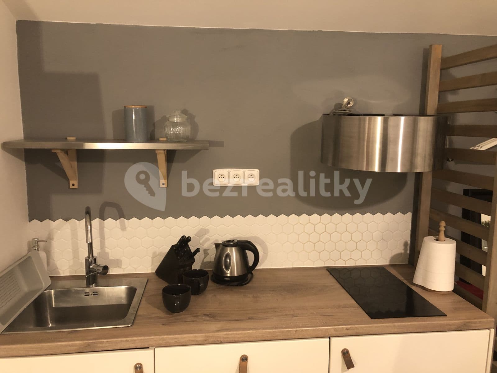 Prenájom bytu 1-izbový 16 m², Umělecká, Praha, Praha Prenájom bytu 1-izbový 16 m², Umělecká, Praha, Praha