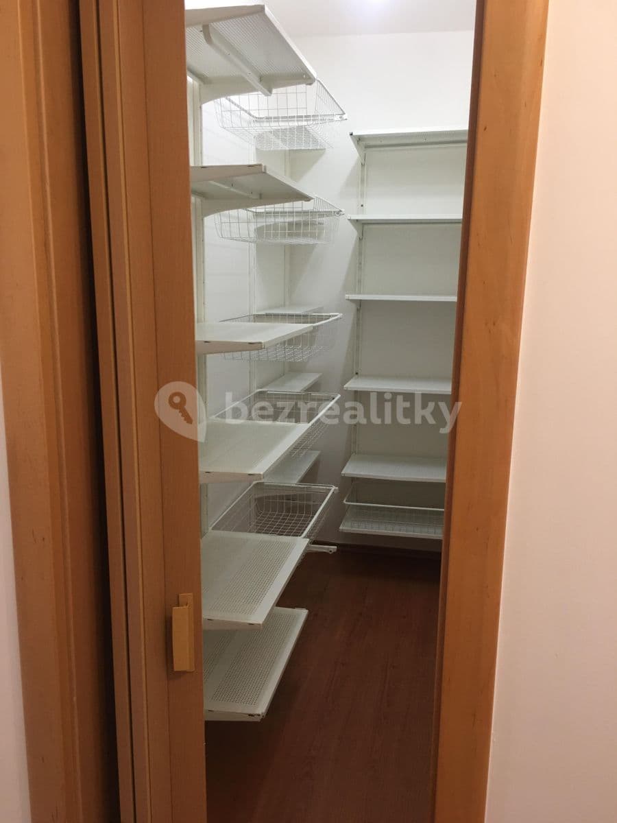 Prenájom bytu 2-izbový 70 m², Nová kolonie, Praha, Praha Prenájom bytu 2-izbový 70 m², Nová kolonie, Praha, Praha