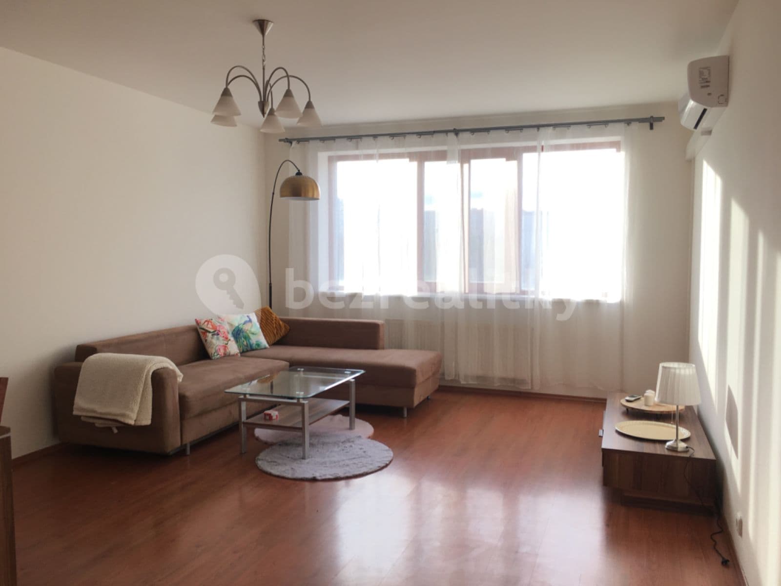 Prenájom bytu 2-izbový 70 m², Nová kolonie, Praha, Praha Prenájom bytu 2-izbový 70 m², Nová kolonie, Praha, Praha