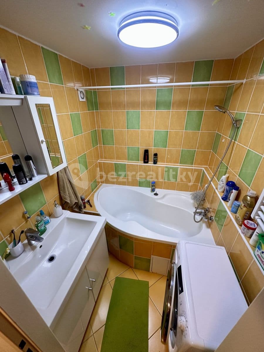 Prenájom bytu 3-izbový 74 m², Mádrova, Praha, Praha Prenájom bytu 3-izbový 74 m², Mádrova, Praha, Praha