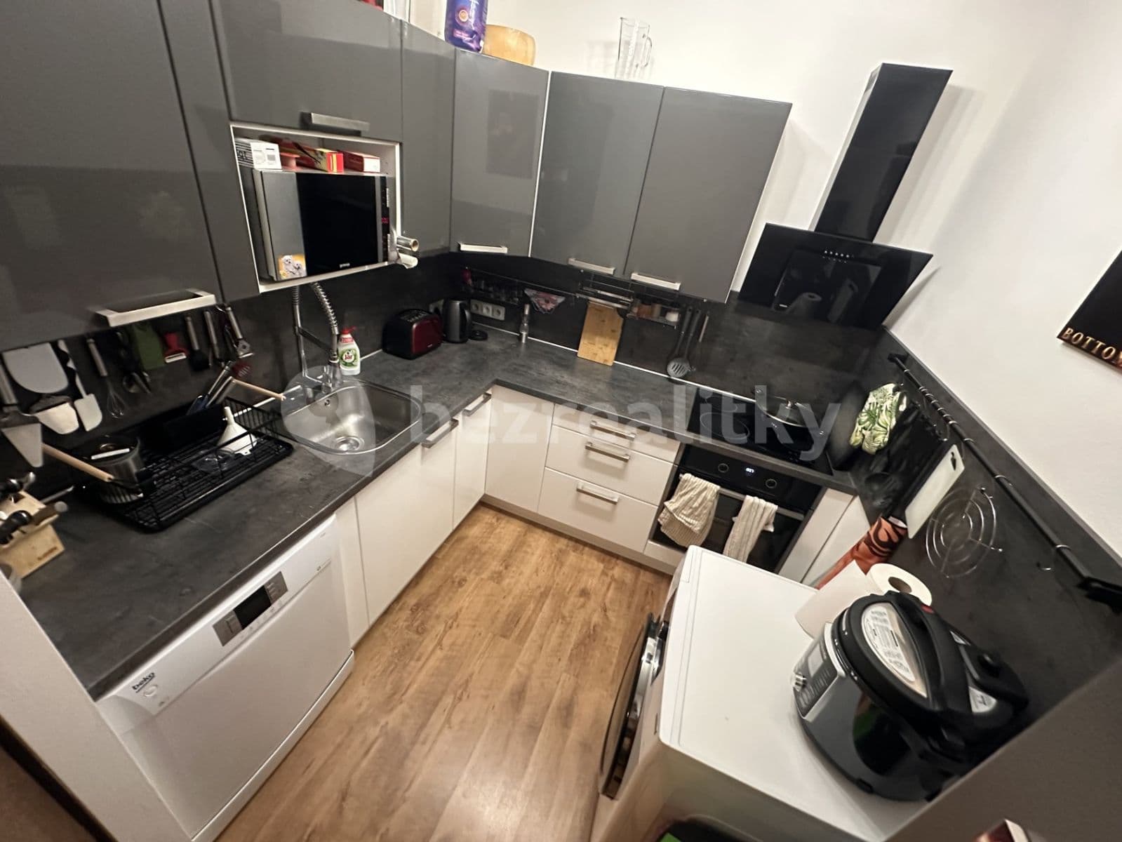 Prenájom bytu 3-izbový 74 m², Mádrova, Praha, Praha Prenájom bytu 3-izbový 74 m², Mádrova, Praha, Praha