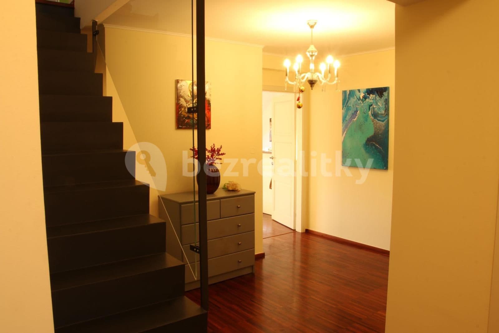 Prenájom bytu 4-izbový 120 m², Eliášova, Praha, Praha Prenájom bytu 4-izbový 120 m², Eliášova, Praha, Praha