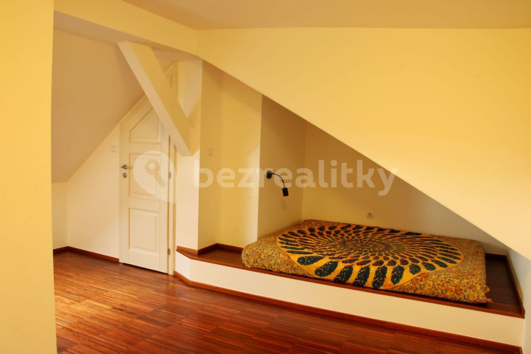 Prenájom bytu 4-izbový 120 m², Eliášova, Praha, Praha Prenájom bytu 4-izbový 120 m², Eliášova, Praha, Praha