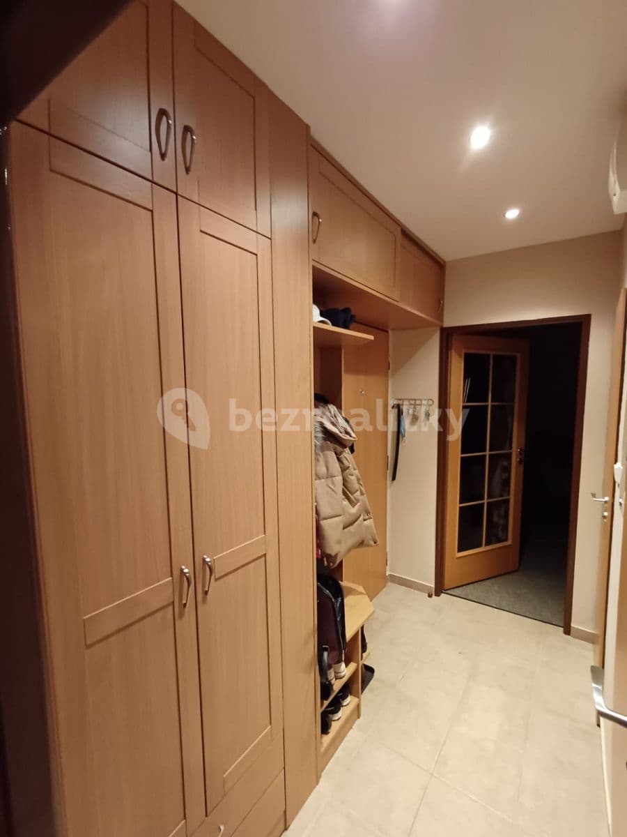 Prenájom bytu 2-izbový 55 m², Rumunská, Čelákovice, Středočeský kraj Prenájom bytu 2-izbový 55 m², Rumunská, Čelákovice, Středočeský kraj