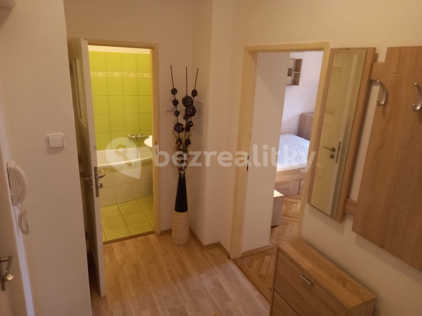 Prenájom bytu 1-izbový 40 m², Soudní, Praha, Praha Prenájom bytu 1-izbový 40 m², Soudní, Praha, Praha