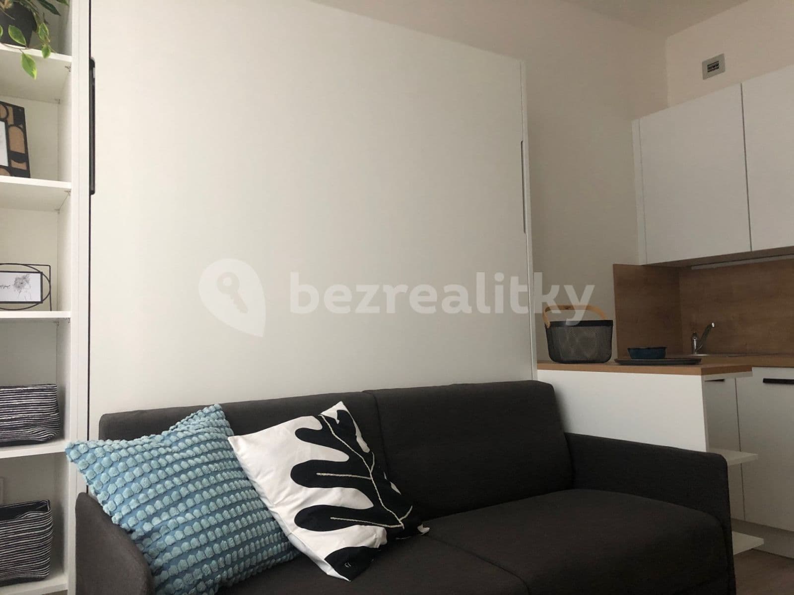 Prenájom bytu 1-izbový 22 m², Mozartova, Praha, Praha Prenájom bytu 1-izbový 22 m², Mozartova, Praha, Praha