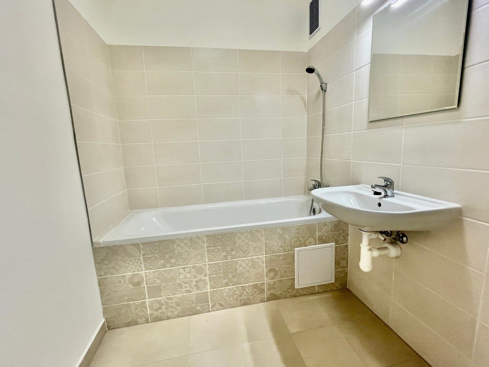 Prenájom bytu 2-izbový 54 m², Zahradní, Frýdek-Místek, Moravskoslezský kraj Prenájom bytu 2-izbový 54 m², Zahradní, Frýdek-Místek, Moravskoslezský kraj