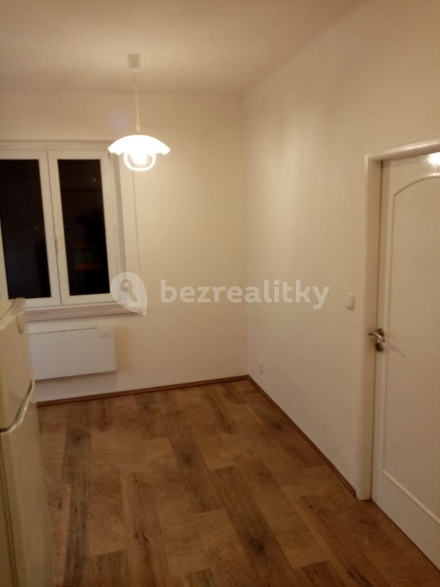 Prenájom bytu 1-izbový 30 m², Na náměstí, Davle, Středočeský kraj Prenájom bytu 1-izbový 30 m², Na náměstí, Davle, Středočeský kraj