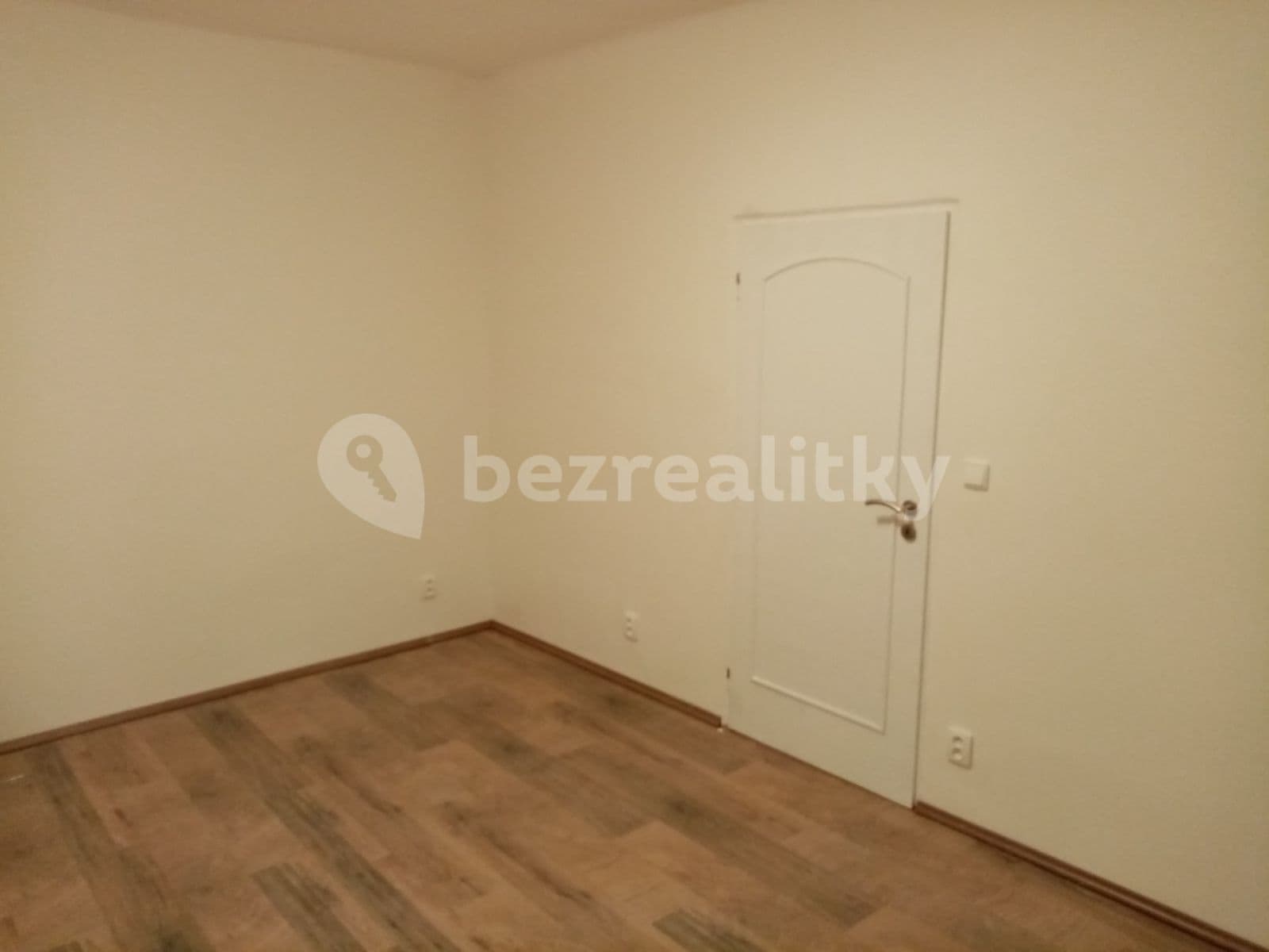 Prenájom bytu 1-izbový 30 m², Na náměstí, Davle, Středočeský kraj Prenájom bytu 1-izbový 30 m², Na náměstí, Davle, Středočeský kraj