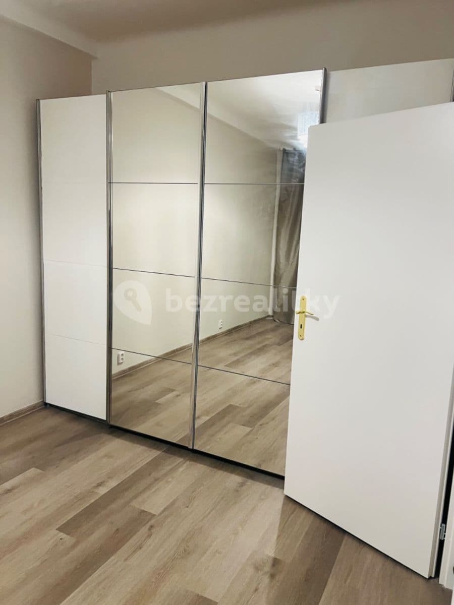 Prenájom bytu 2-izbový 61 m², náměstí Hrdinů, Praha, Praha Prenájom bytu 2-izbový 61 m², náměstí Hrdinů, Praha, Praha