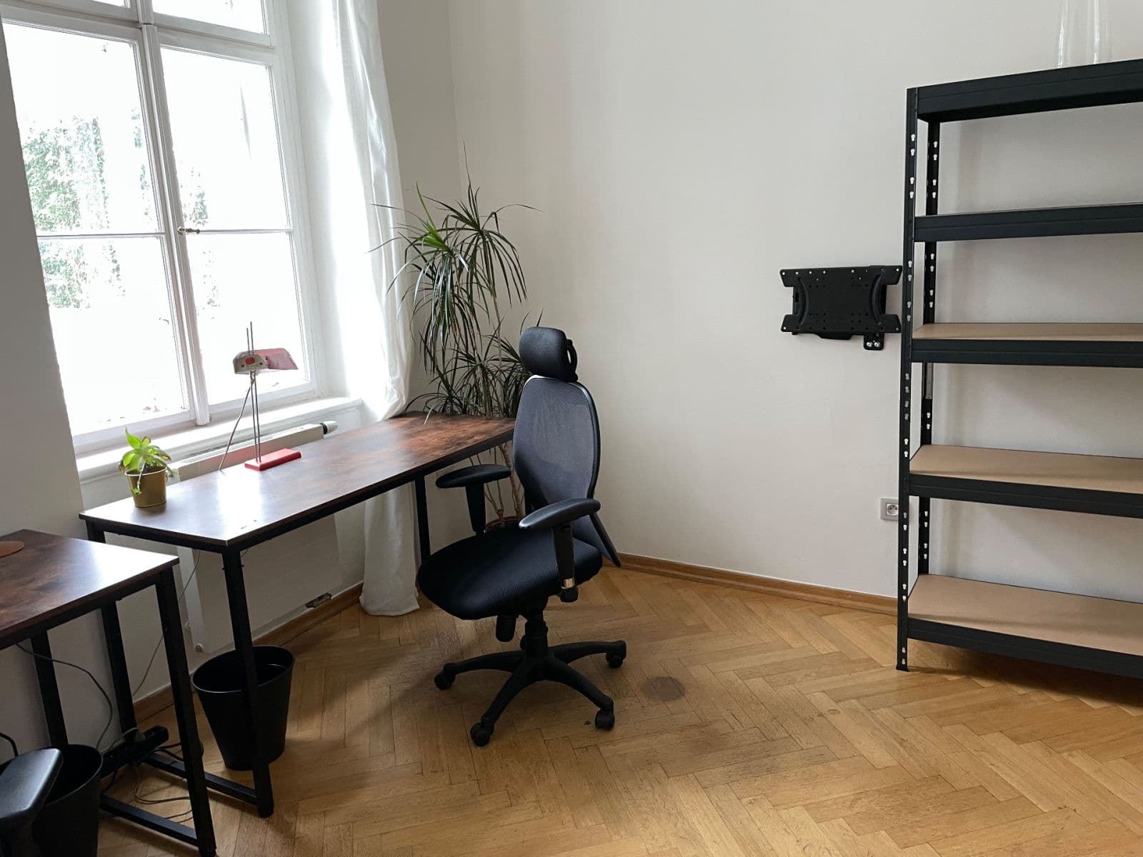 Prenájom kancelárie 15 m², Kamenická, Praha, Praha Prenájom kancelárie 15 m², Kamenická, Praha, Praha