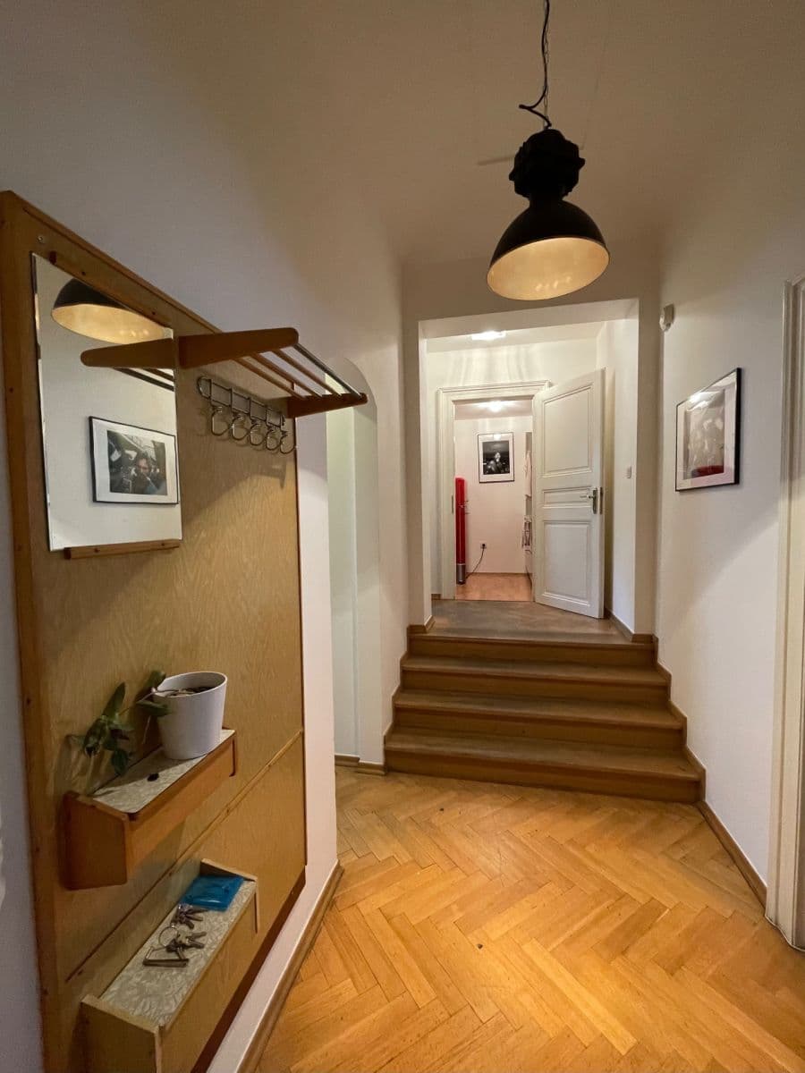 Prenájom kancelárie 15 m², Kamenická, Praha, Praha Prenájom kancelárie 15 m², Kamenická, Praha, Praha