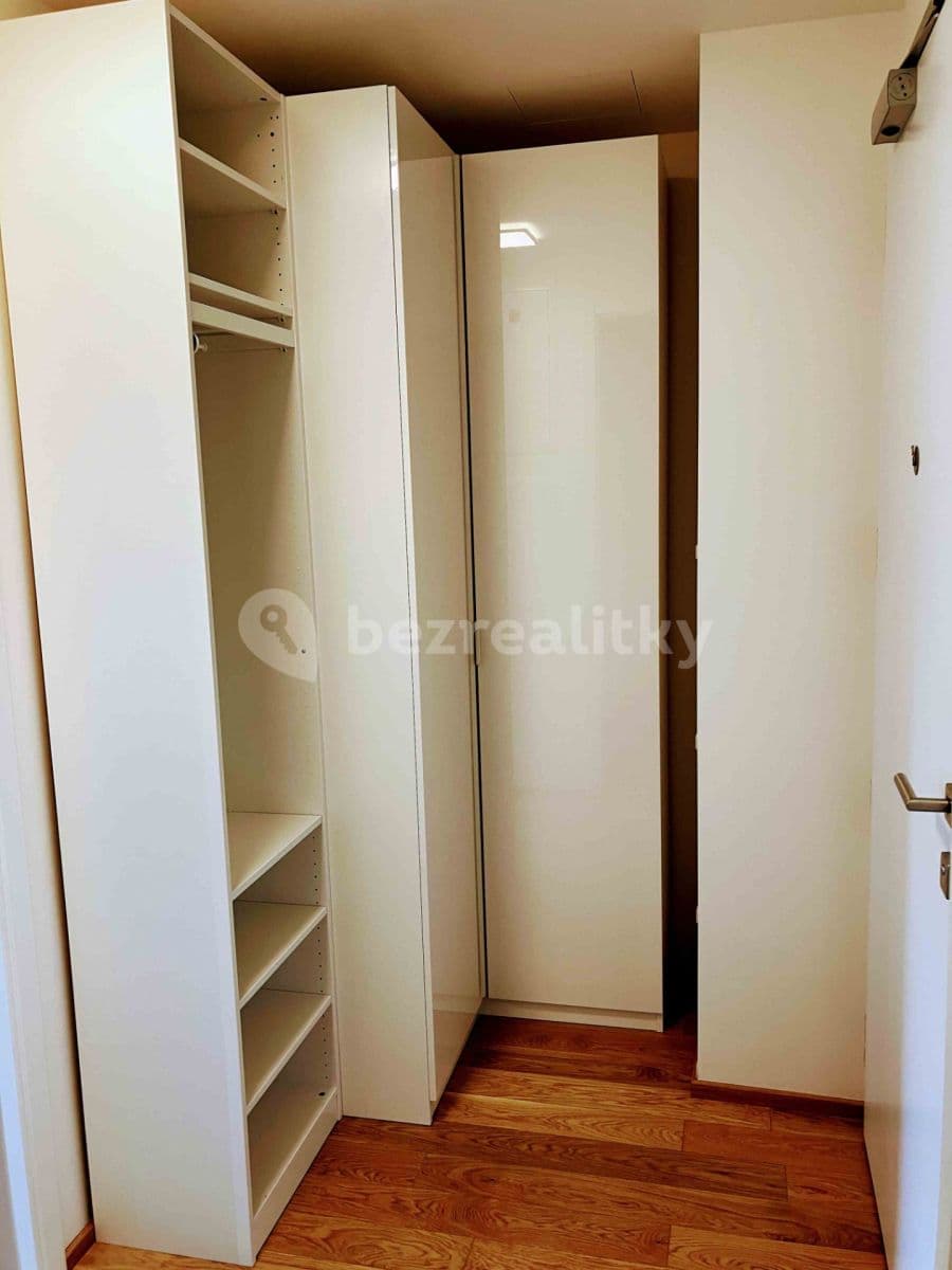 Prenájom bytu 1-izbový 35 m², Jankovcova, Praha, Praha Prenájom bytu 1-izbový 35 m², Jankovcova, Praha, Praha