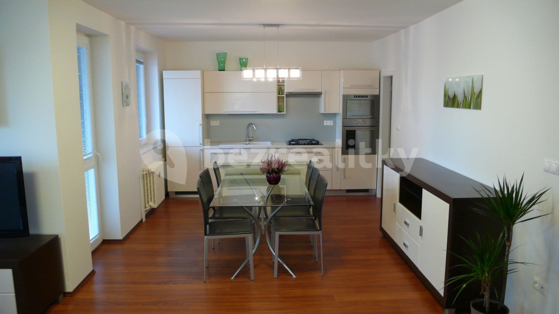 Prenájom bytu 4-izbový 110 m², Martinengova, Bratislava - mestská časť Staré Mesto, Bratislavský kraj Prenájom bytu 4-izbový 110 m², Martinengova, Bratislava - mestská časť Staré Mesto, Bratislavský kraj