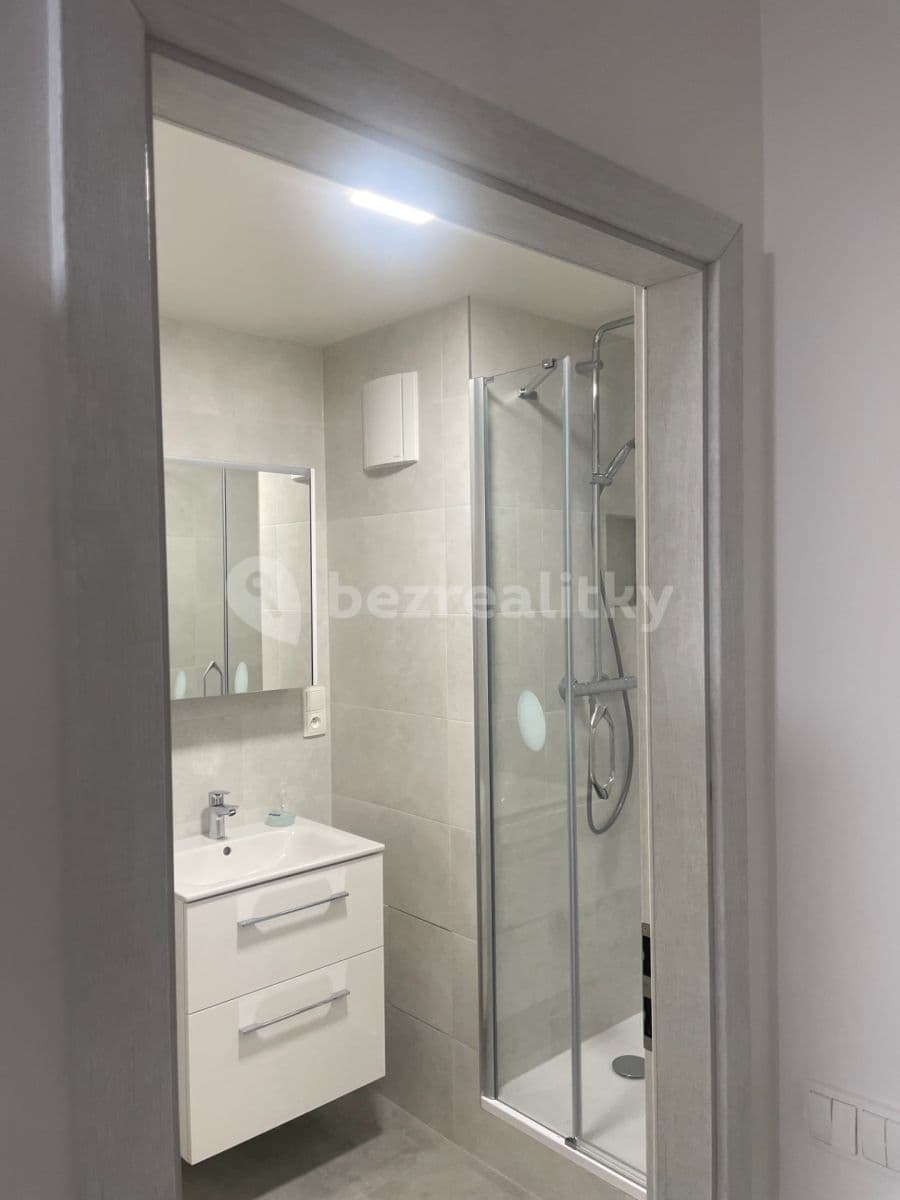 Prenájom bytu 3-izbový 63 m², Kaplická, Praha, Praha Prenájom bytu 3-izbový 63 m², Kaplická, Praha, Praha