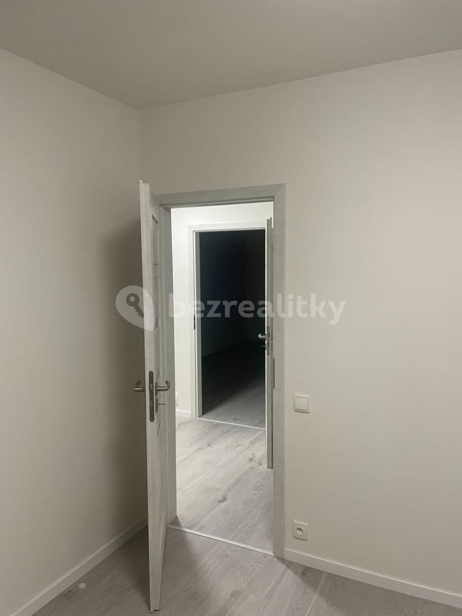 Prenájom bytu 3-izbový 63 m², Kaplická, Praha, Praha Prenájom bytu 3-izbový 63 m², Kaplická, Praha, Praha