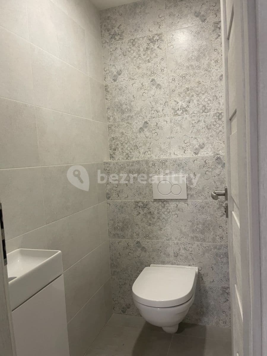 Prenájom bytu 3-izbový 63 m², Kaplická, Praha, Praha Prenájom bytu 3-izbový 63 m², Kaplická, Praha, Praha