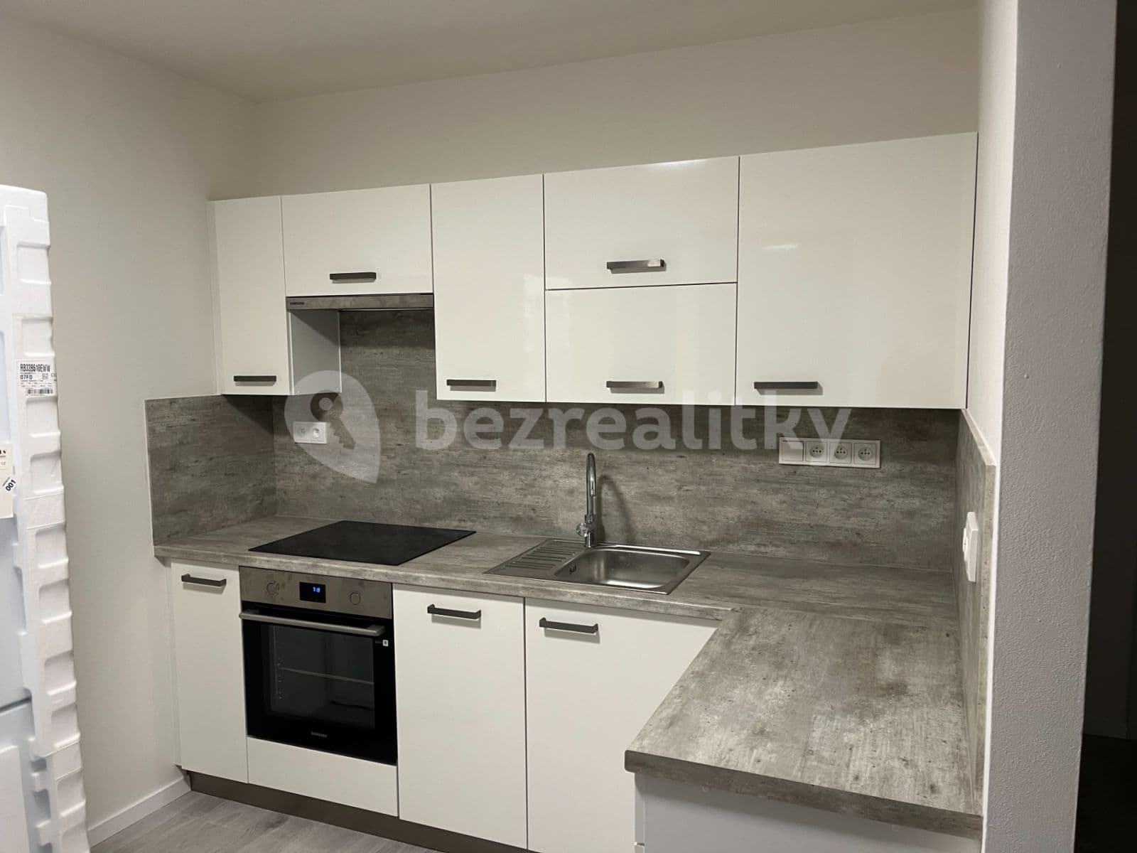 Prenájom bytu 3-izbový 63 m², Kaplická, Praha, Praha Prenájom bytu 3-izbový 63 m², Kaplická, Praha, Praha