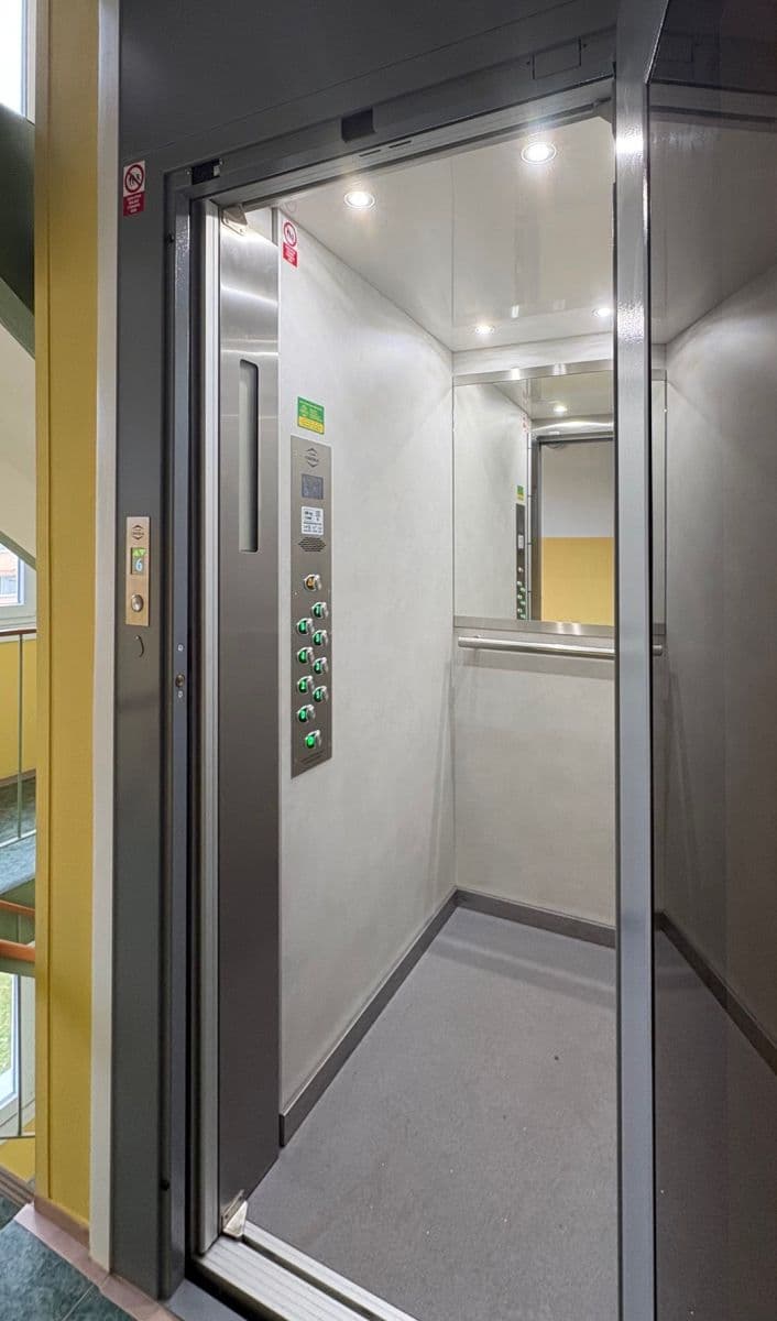 Prenájom bytu 3-izbový 63 m², Kaplická, Praha, Praha Prenájom bytu 3-izbový 63 m², Kaplická, Praha, Praha