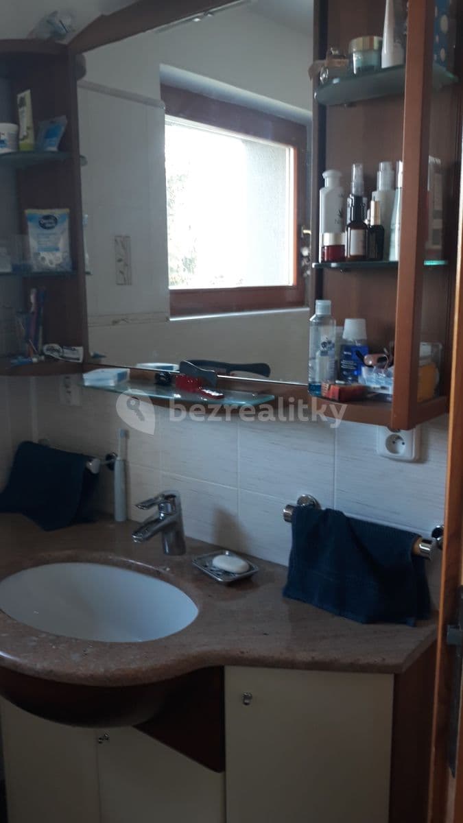 Prenájom bytu 1-izbový 50 m², Kralupská, Praha, Praha Prenájom bytu 1-izbový 50 m², Kralupská, Praha, Praha