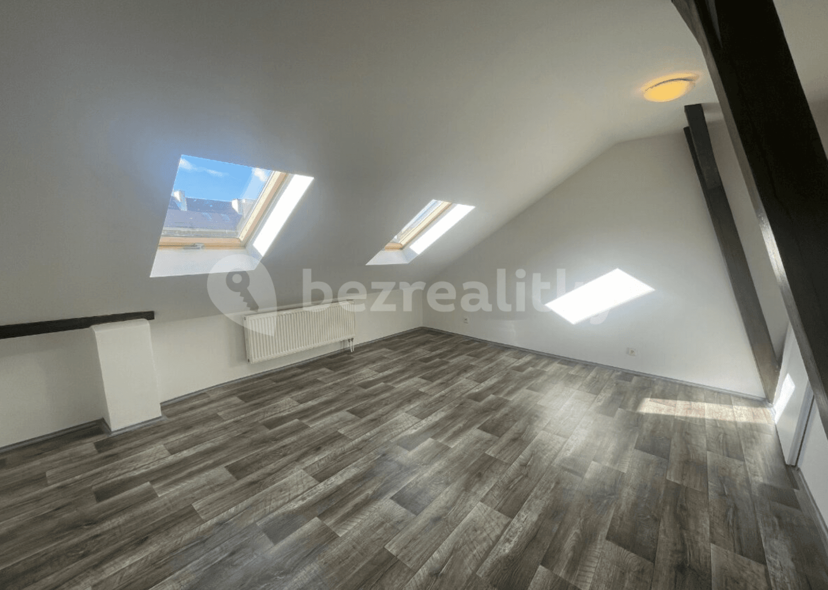 Prenájom bytu 3-izbový 70 m², Školní, Chomutov, Ústecký kraj Prenájom bytu 3-izbový 70 m², Školní, Chomutov, Ústecký kraj